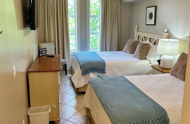 Leah’s Sunset Dreams Studio