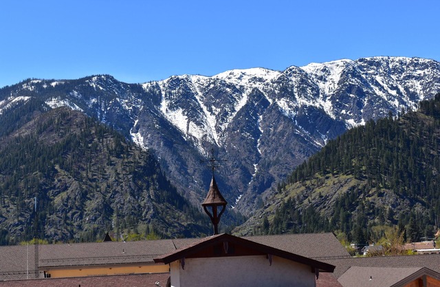 Leavenworth Vacation Rental, Luxury , Downtown, Amazing Mountain View Condo,