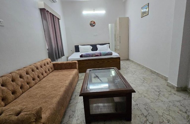 Leela homestay - one Bedroom with kitchen