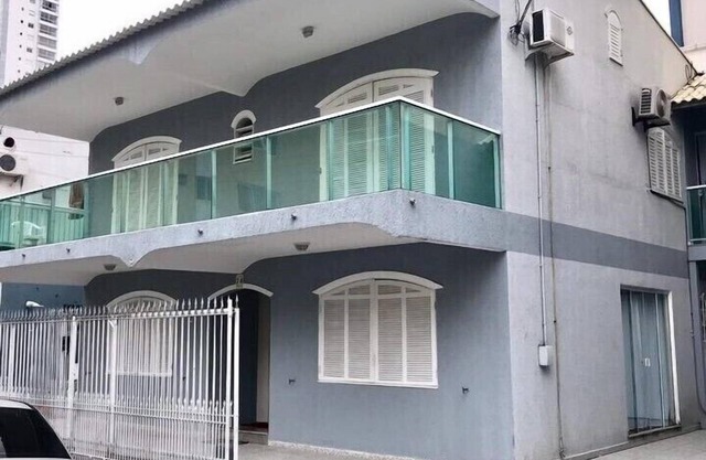 LEFT HOUSE 17/or 21 PEOPLE/CENTER/SWIMMING POOL/BILLIARDS