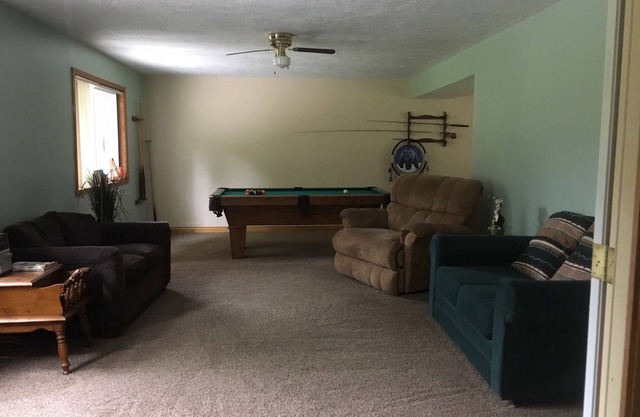 Left side Pet friendly, 1 hr away from Mackinaw Island, 25 min to Ocqueoc falls