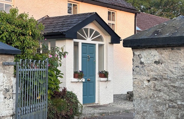 Legan Castle Farmhouse Irish Countryside Escape with Hot Tub