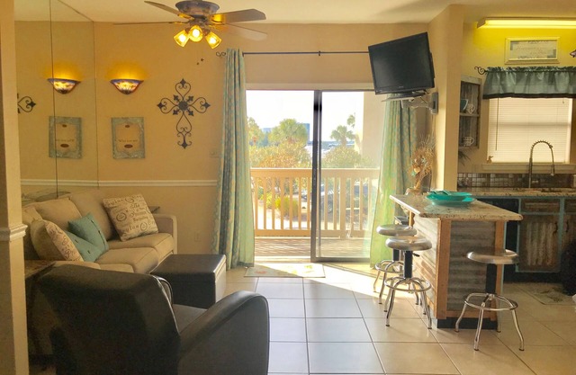 Lei Lani Life, Live it with Beach Access, Pools, Tennis, Fishing And More.