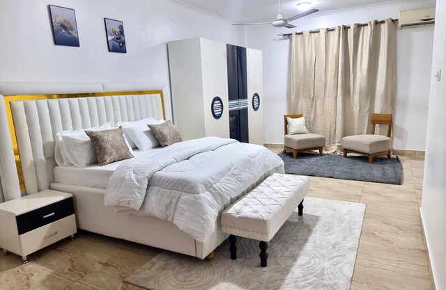 Leisure and discovery Enjoy the sea breeze on a comfortable hammock.