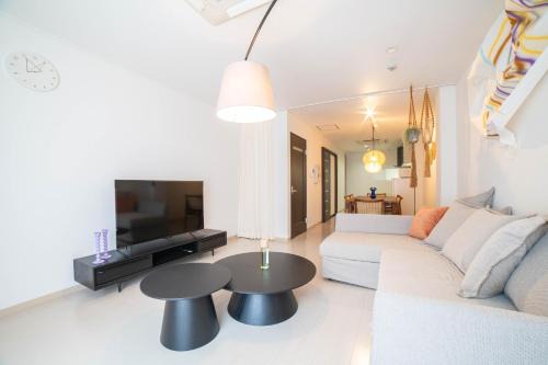 Leisure Stay Osaka USJ, 147m2, 4F Whole House Rental, Family&Group Friendly, Gym&Yoga, 10min USJ, 20min Expo 2025
