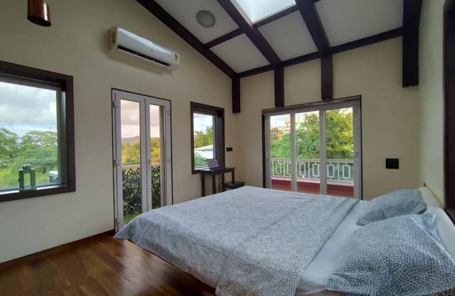 Leisurely Clair De Lune 2BHK pvt jacuzzi, Alibaug