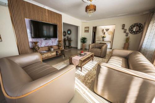 Lelesha Lodge & Apartments