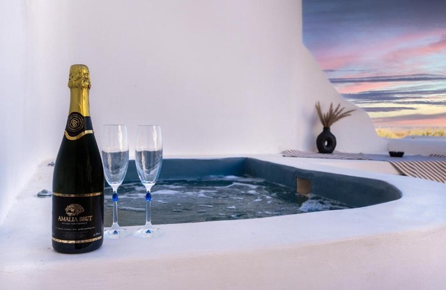 Lemonia Junior Suite with Jacuzzi