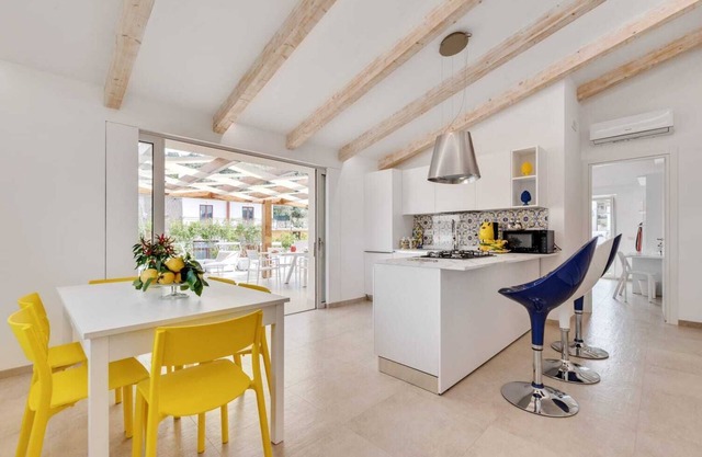 LeMoon Holiday Home x7 with Terrace and Parking