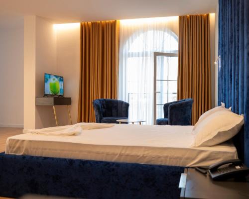 Leo Hotel