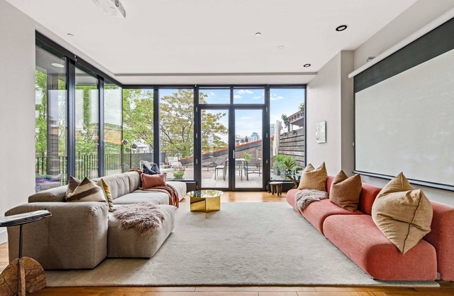 Leonard by Rove Travel | 2BR PH Loft McCarren Park