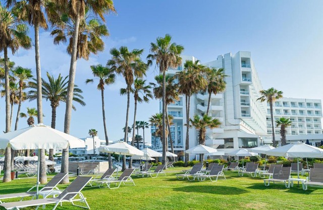 Leonardo Plaza Cypria Maris Beach Hotel & Spa