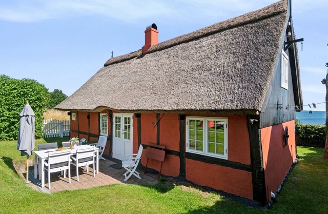 "Leoni" - 115m from the sea by Interhome