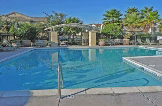 LePark WHITE Luxury with Pool & Spa Next to Downtown Airport Golden 1, Hospitals