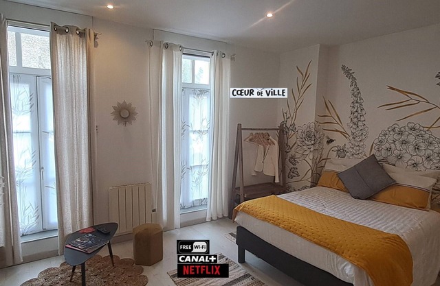 Les Arcades Studio in the heart of town, near Puy du Fou, with Wi-fi, Netflix, Canal+.