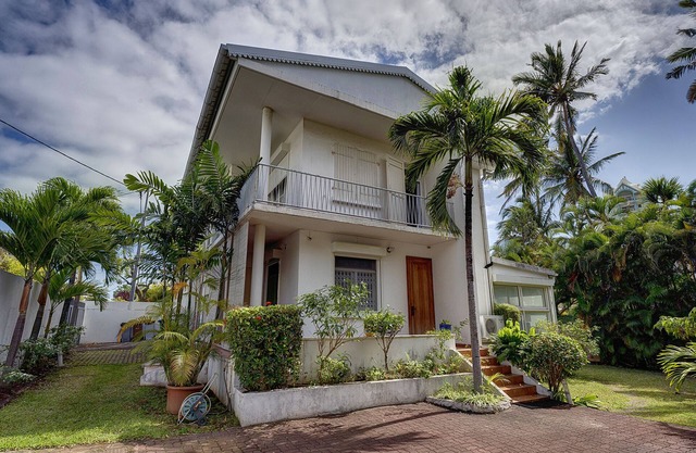 "Les Badamiers - House near the center of Saint-Denis
