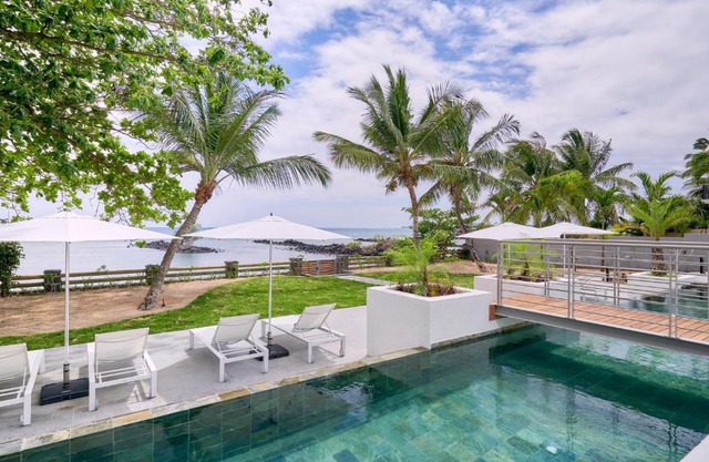 Les Estivales Beachfront Suites & Penthouses with LOV
