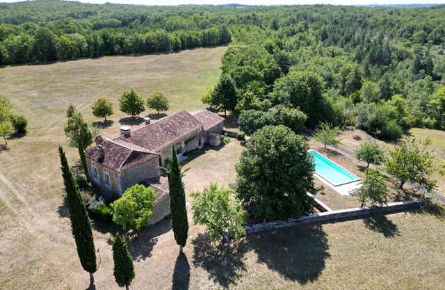 Les Jaunies, magnificent farmhouse completely renovated for 20 beds.