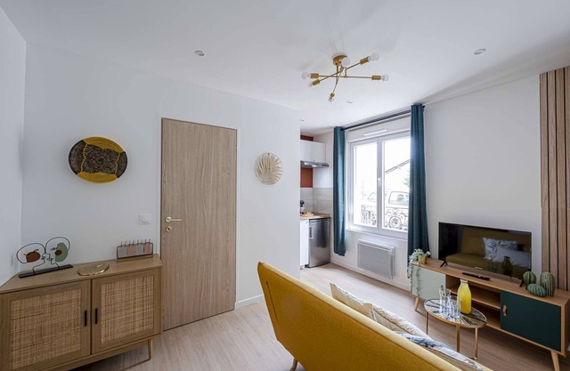 Les Maisons Acajou/Charming T2 equipped with Spicy Nature