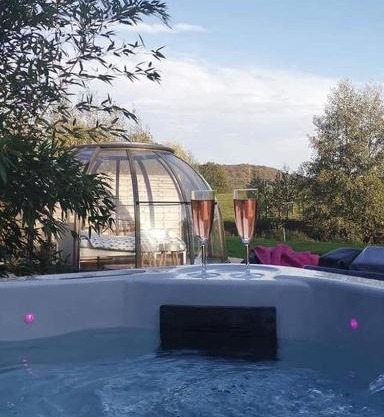 Les nuits insolites de la mothe - hébergement en bulle ou tiny house avec spa privatif