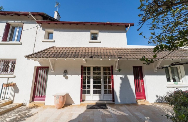 Les Poissons Rouges - house in the countryside