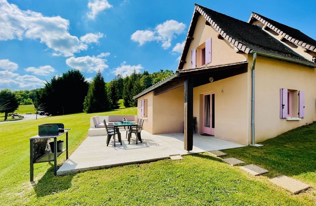 Les SOURCES "VIP Softail" panoramic terrace, SPA, swimming pool, fishing pond.