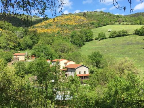 Les Trois Noyers