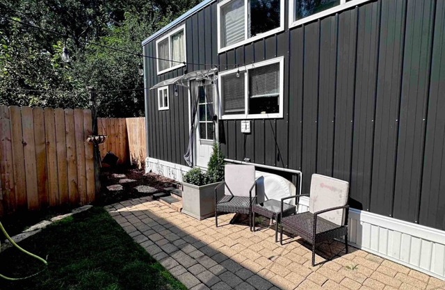 Less is more! Pet friendly Tiny Home near Chicago!n