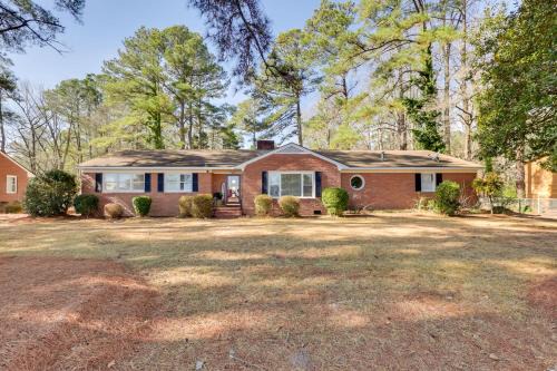 Less Than 2 Mi to East Carolina University Family Home