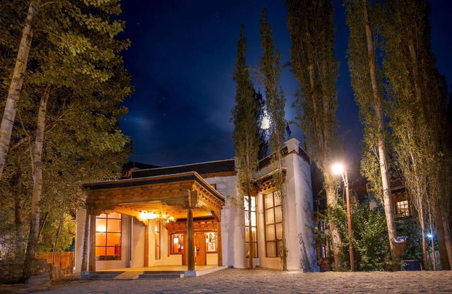 Lha - Ri - Sa Resort