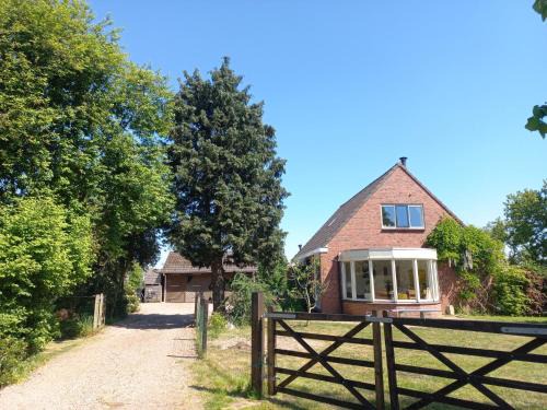 Licht en comfortabel vakantiehuis Wedderbergen