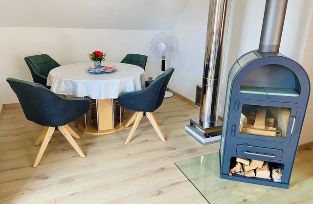 Liebevoll eingerichtete FeWo mit großem Balkon für gemütliche Stunden