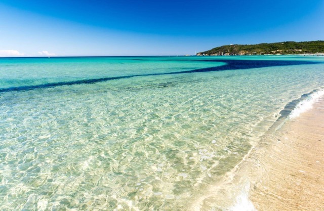 Light and spacious ground floor waterfront apartment Port Grimaud Sud