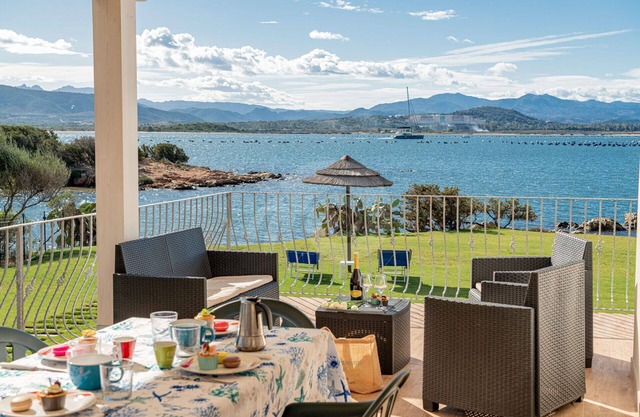 Light Bay house with direct access to the sea and private beach - SARDINIA UNLIMITED