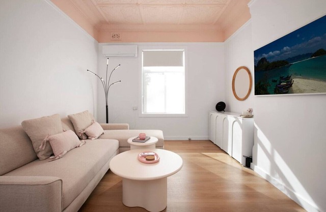 Light-Filled Designer Apartment in Croydon