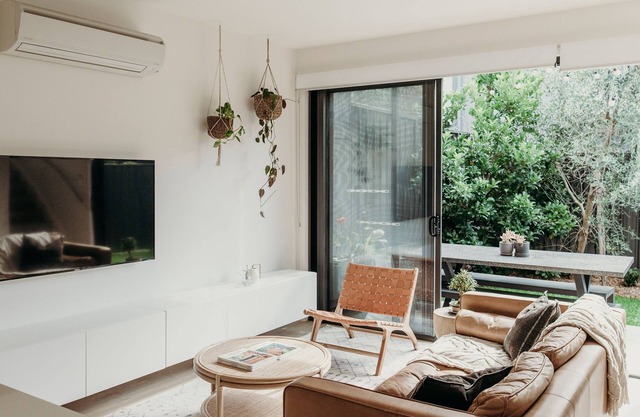 Light-filled & stylish. Central Location.✨