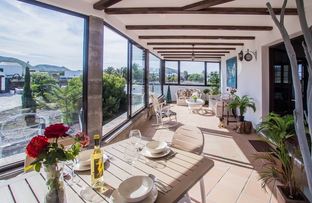 Light & Spacious House in the Vineyard region, just in the middle of the island