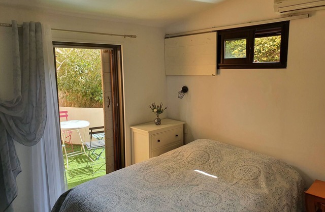 Like a house ! 115sq.f/35sq.m with outdoor space, beach 3mn, 1mn city centre