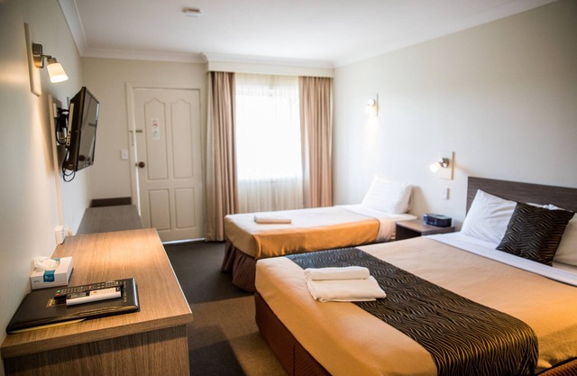 Lilac City Motor Inn Deluxe Twin Room 29