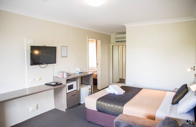 Lilac City Motor Inn 2 Room Family 25