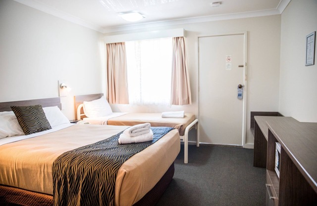 Lilac City Motor Inn Standard Twin Room 5