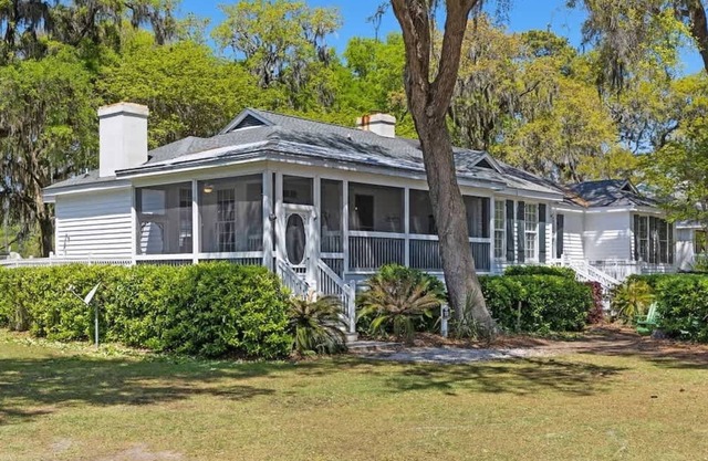 Lilly Pad Haven - 111 Ave of Oaks