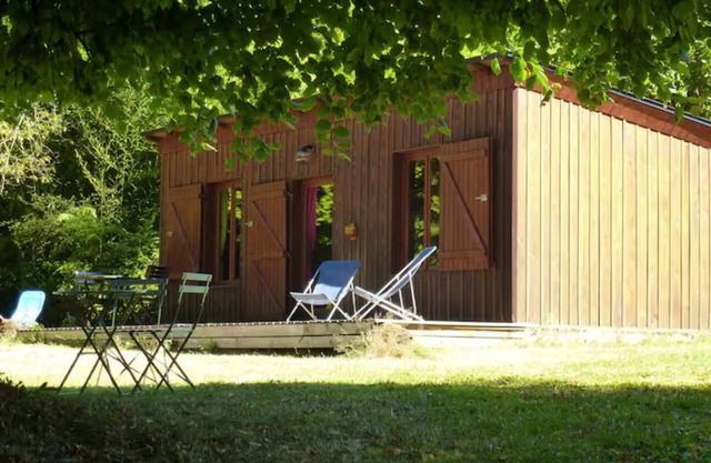 Limousin cabin by the pond