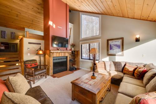Lincoln Condo with Balcony and View Less Than 2 Mi to Loon Mtn