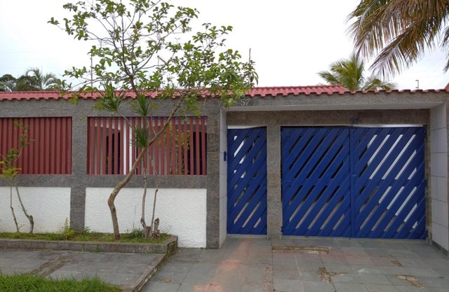 Linda casa de esquina em Itanhaém!