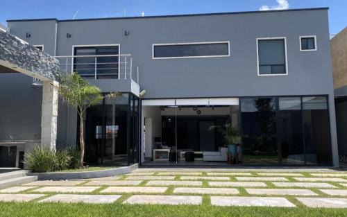 Linda y comoda casa completa