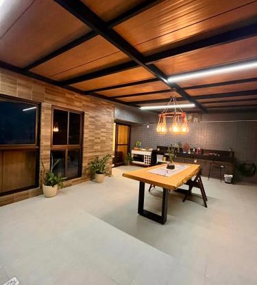 Lindo terraço perto do mar