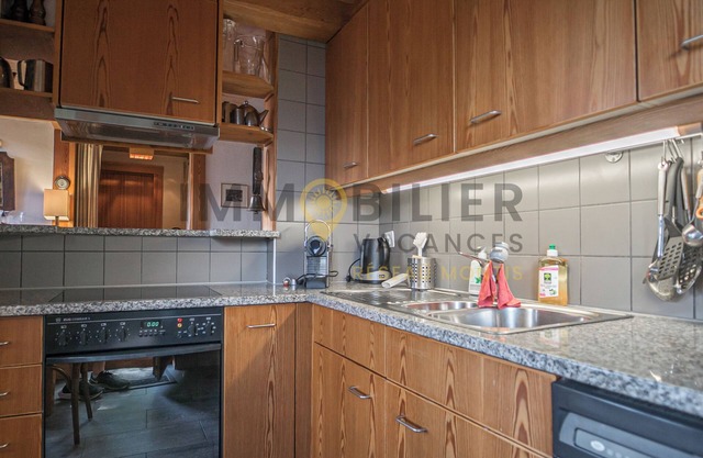 Linen is not included in the service. We provide, if desired, linen packages including bed linen, ba