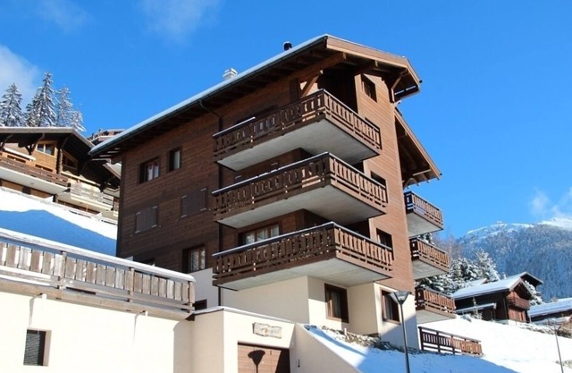 Linen is not included in the service. We provide, if desired, linen packages including bed linen, ba