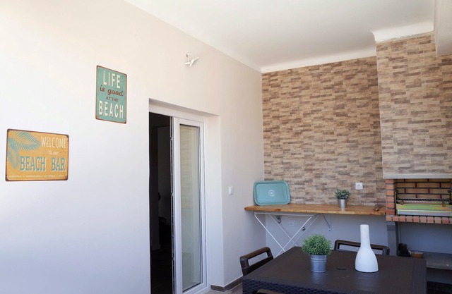 Lisbon Beach Apartments 2. Beach 500 Mts, terrace, barbecue, pets welcome.